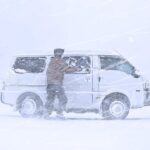 【視界ゼロ】10年に一度の大寒波を車内でやり過ごす車中泊 | Van camping in a snowstorm | Hokkaido Vol.7