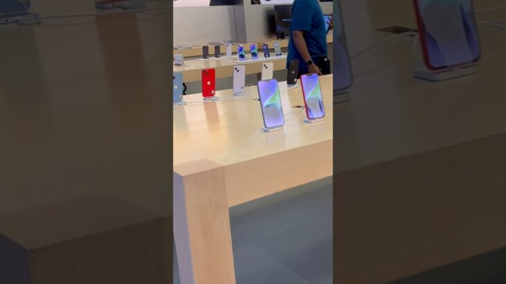 iPhone 13 Mini Shopping in the Apple Store “don’t touch that!” #apple #iphone13mini #iphone