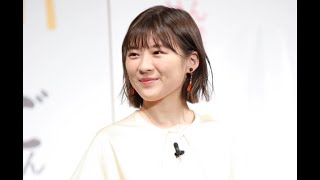 伊藤沙莉、10年ぶり家族旅行 “髭メガネ抜き”集合写真に「スタイル良い」の声【セレブニュース】