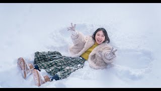 最新ニュース –  日向坂46金村美玖、笑顔でふわふわ雪にダイブ　1st写真集先行カット公開