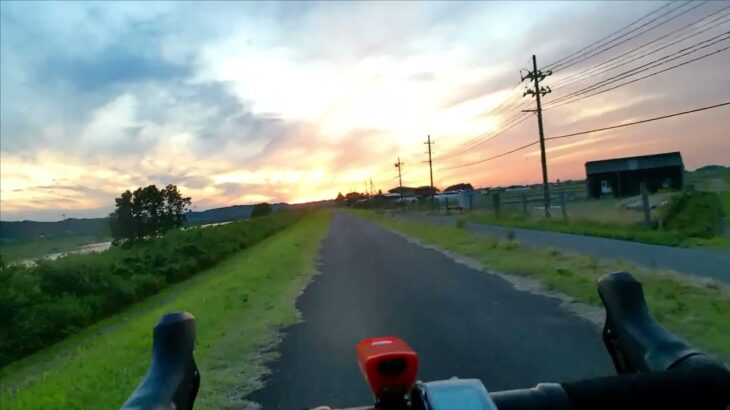 6月下旬の夕暮れの秋田サイクリングロードをロードバイクでライド