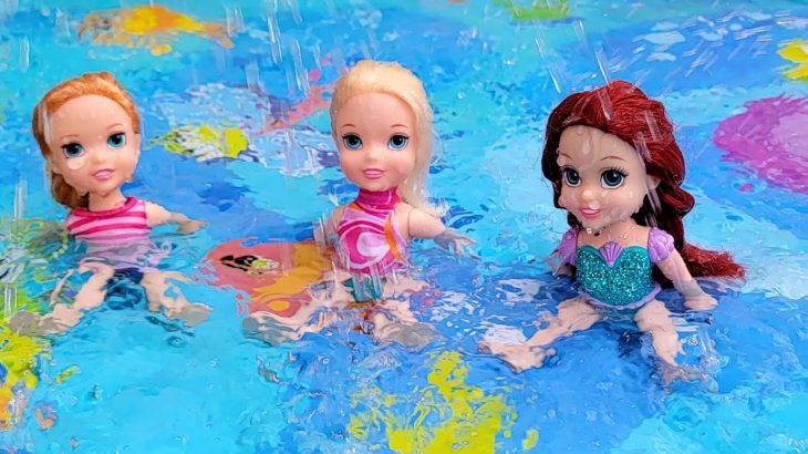 Splash pad ! Elsa & Anna toddlers – surprise – water fun – games