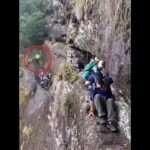 【中国】登山中の３０歳男性、誤って崖から転落