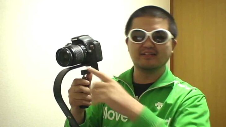 EOS Kiss X4 と 小型カメラ用スタビライザー SK-W02 を組み合わせみゃす。