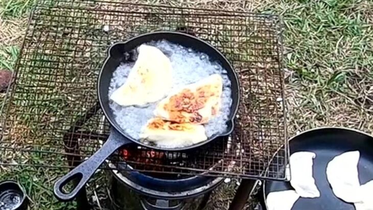 【キャンプ飯】醤油コーティングしたスキレットでいろんな料理を作ってみた。